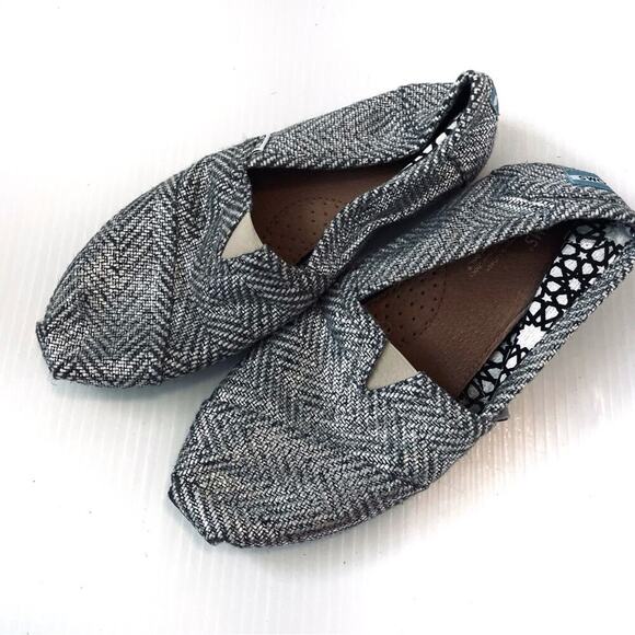 Toms silver metallic fabric shoes size 9 grey flats - Picture 1 of 8